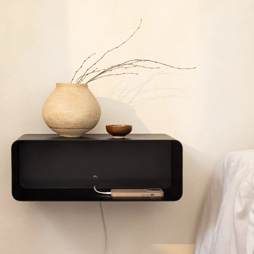 Mesita de pared COMO en dormitorio pequeño con estética Japandi - Kaimok Design