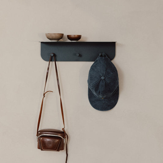 Perchero de pared con estante y ganchos Milano negro recibidor con bolsa y  gorra - Kaimok Design