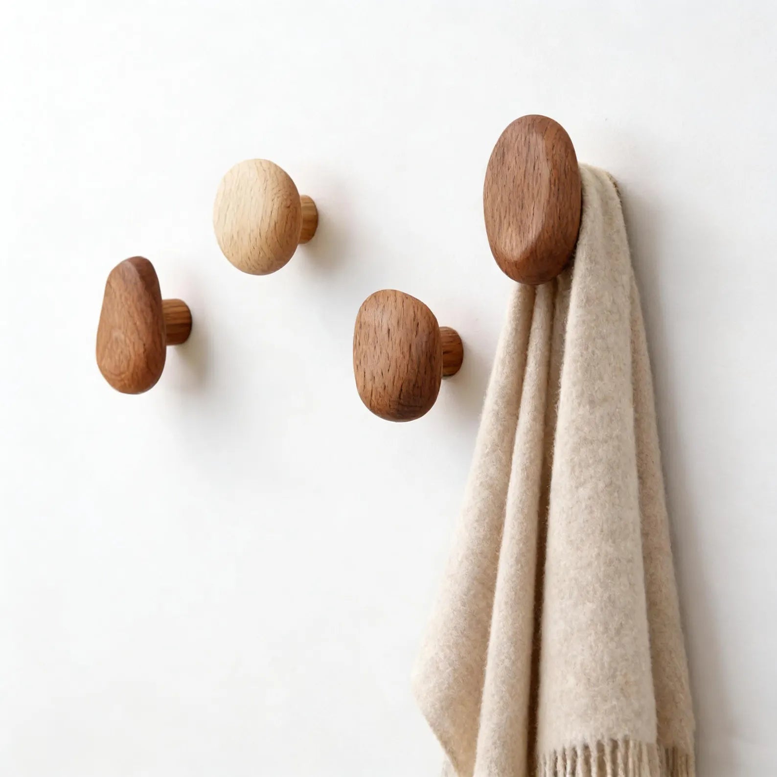 Kaimok Design percha individuales de pared en madera, forma organica piedra natural, Verona Stone, mix