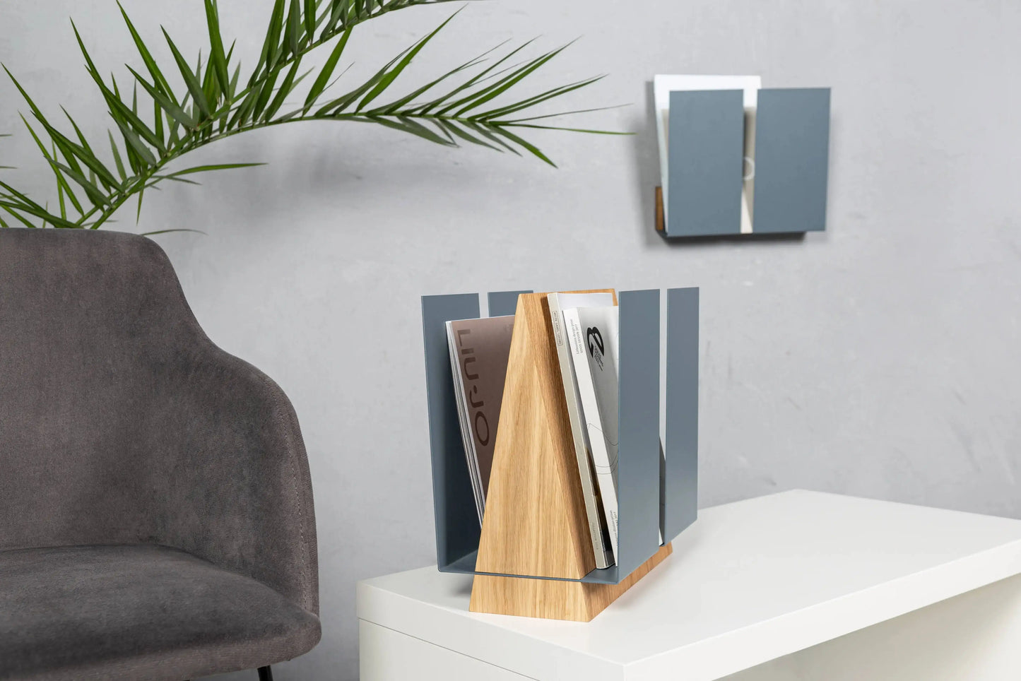 Revistero de suelo con Alas flotantes Kaimok Design