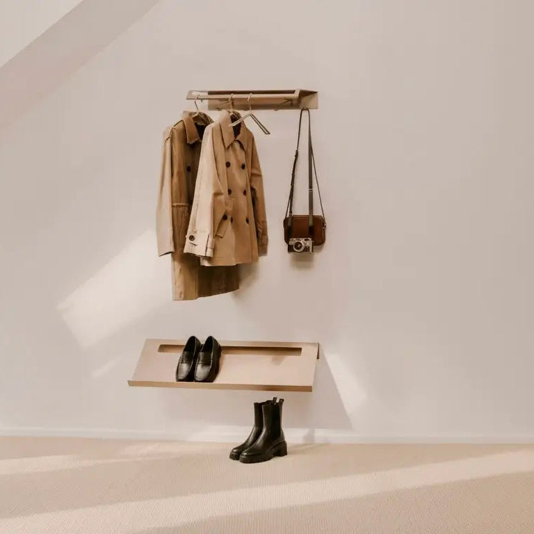 Zapatero de pared Parma y perchero estanteria de pared Lyon juntos en una entrada minimalista - Kaimok Design