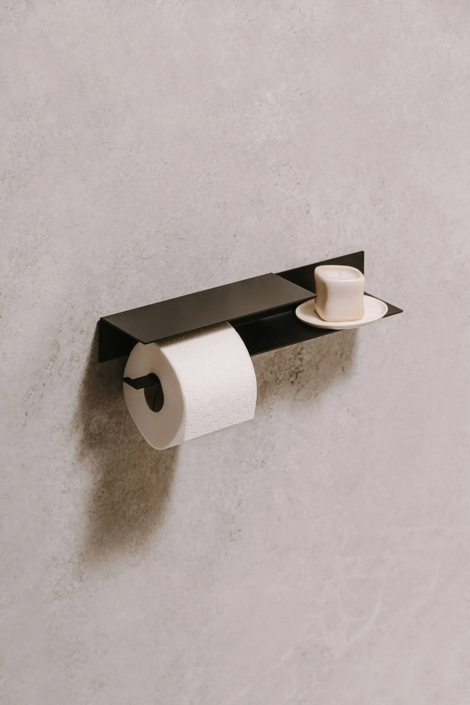 Portarrollos Berno –  beige - grande - accesorios baño moderno con estante - Kaimok Design