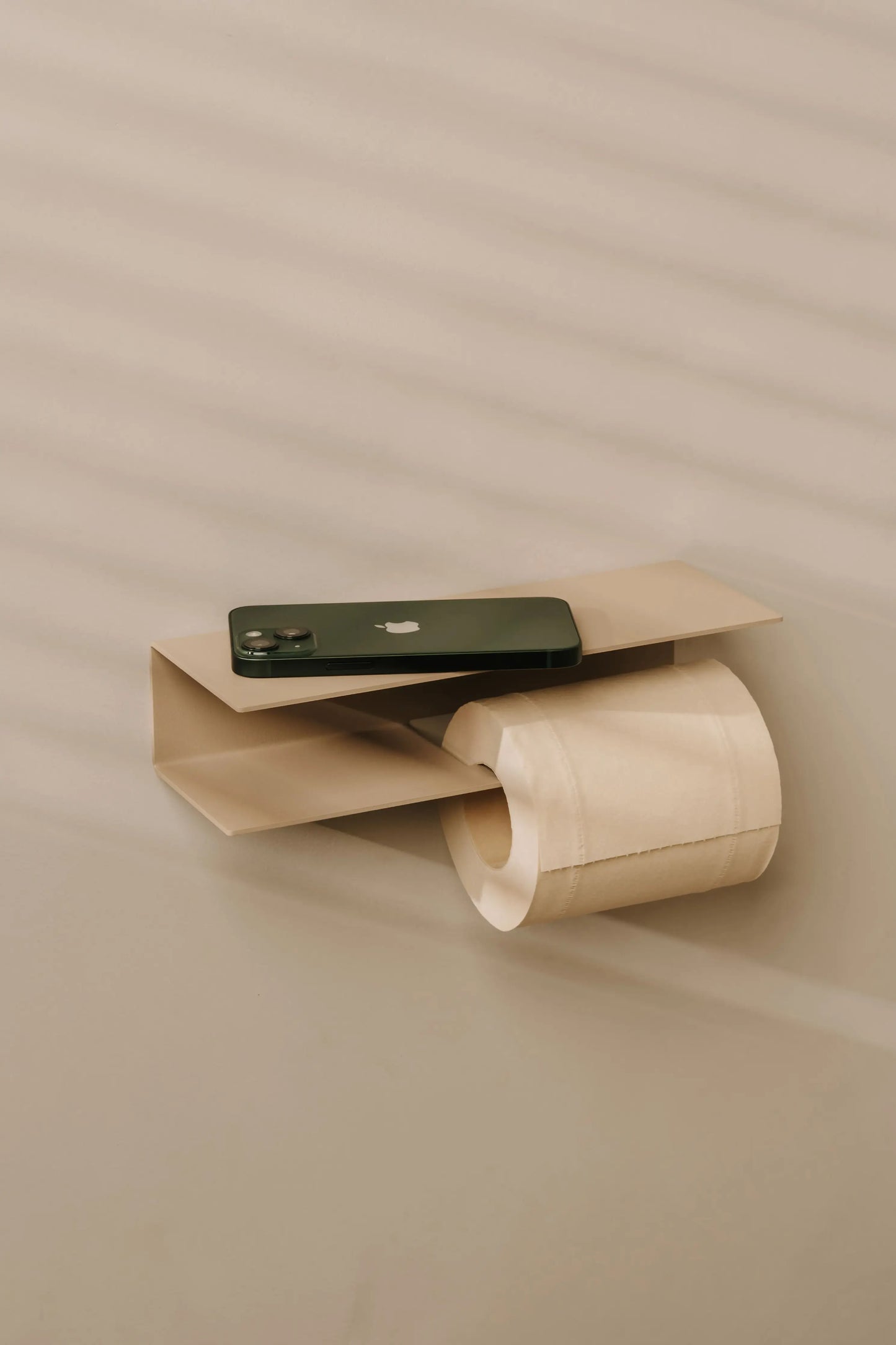 Portarrollos Berno –  beige - grande - accesorios baño moderno con estante - Kaimok Design