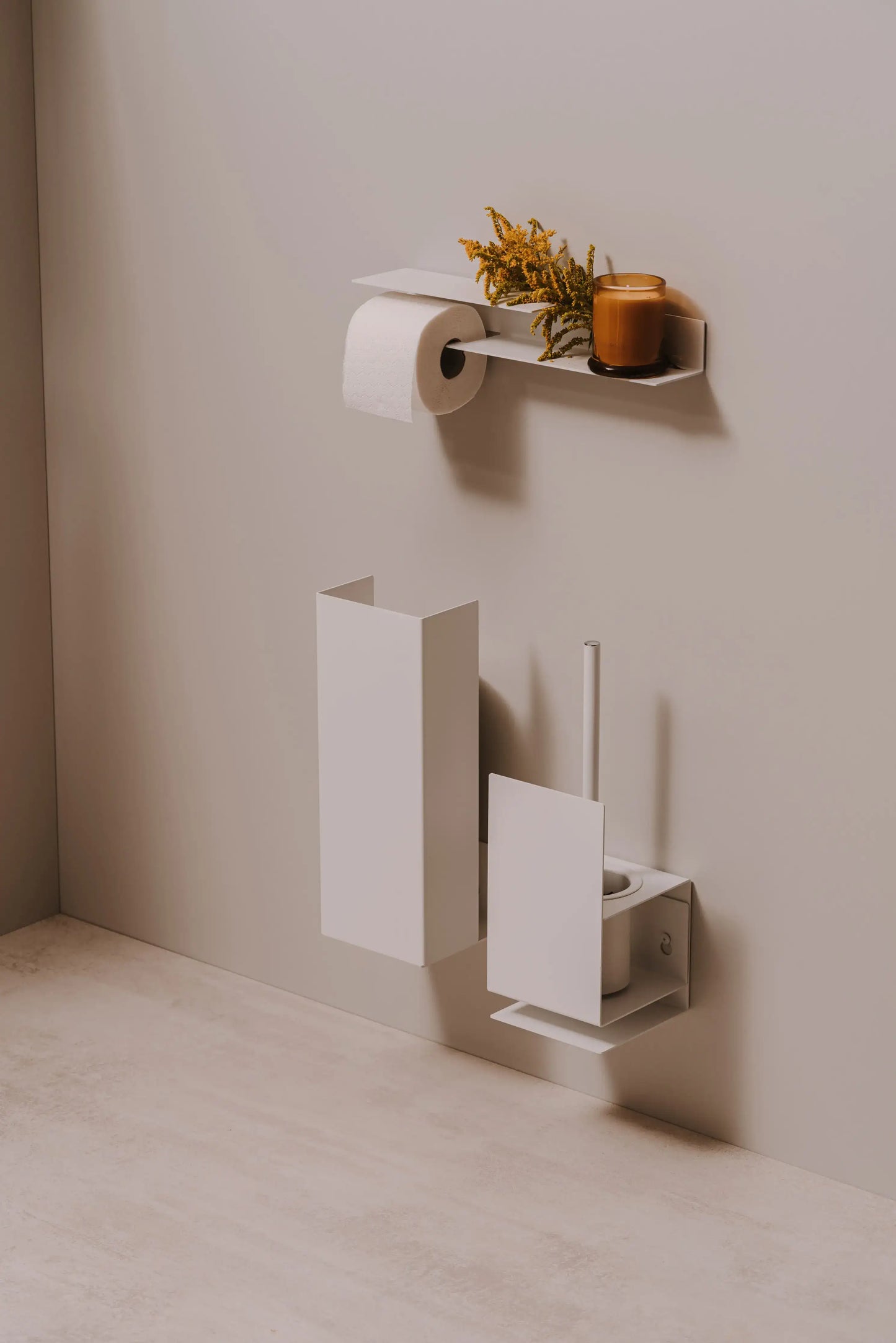 Portarrollo Berno –  organizador rollos - escobero - blanco- accesorios baño moderno - Kaimok Design