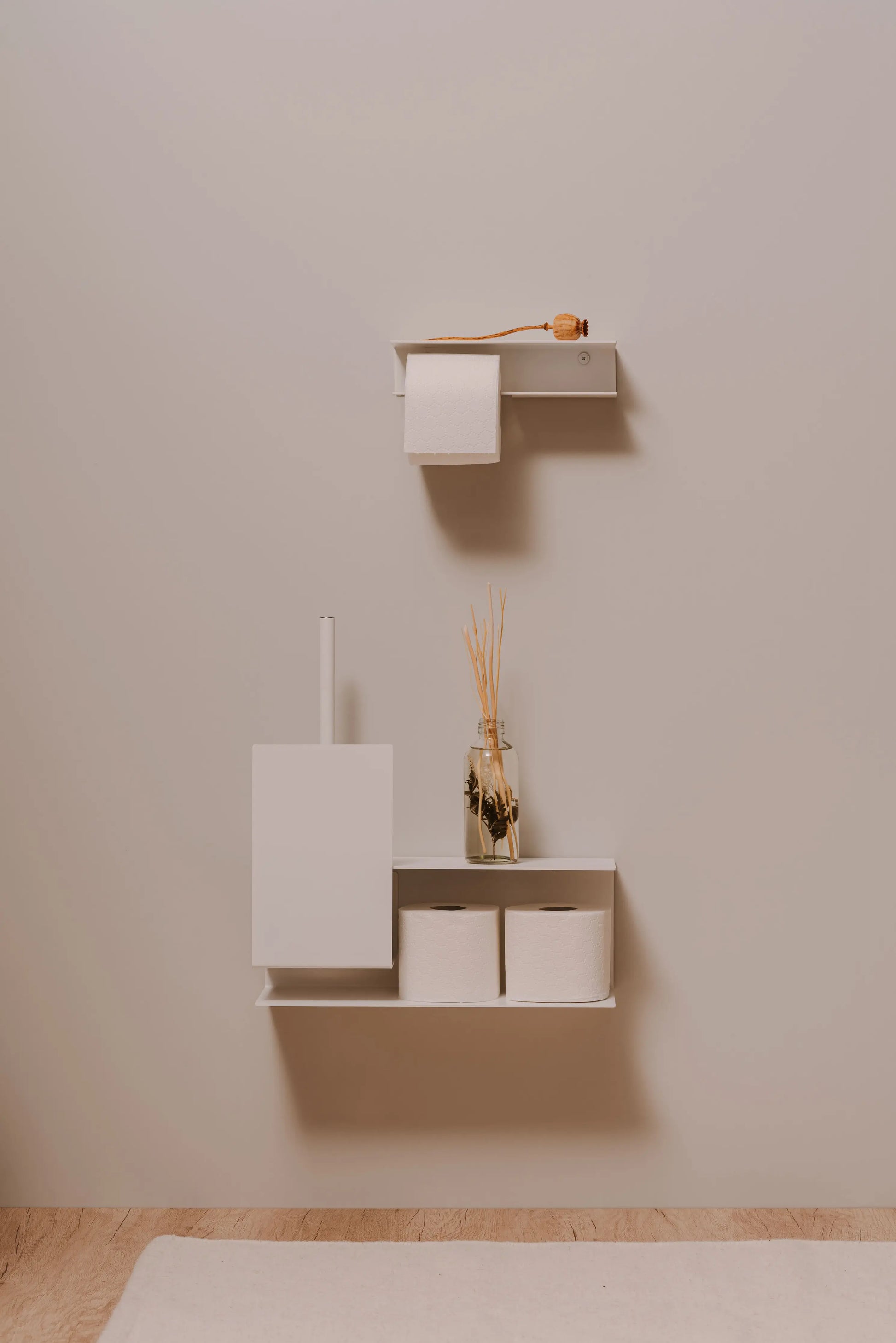 Set Portarrollo  - escobero grande –  blanco - metal - Accesorios para baño - Kaimok Design