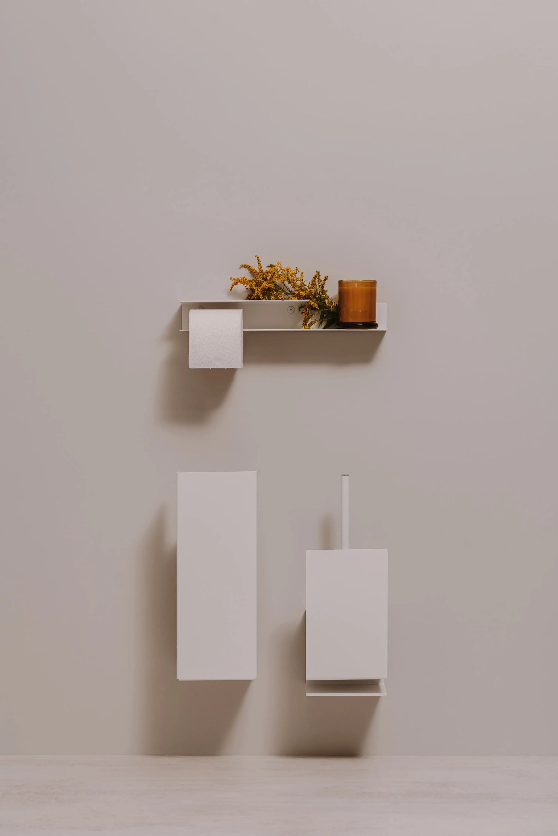 Set Portarrollo  - escobero –  organizador de rollos - blanco - metal - Accesorios para baño - Kaimok Design